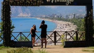 Antalya albergó a más de 8 millones de turistas entre 1 de enero y 17 de agosto