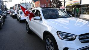 Cientos de miles de personas desbordan las calles para celebrar el éxito electoral de Erdogan