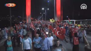 Százezrek tiltakoztak a Bogazici-hídon