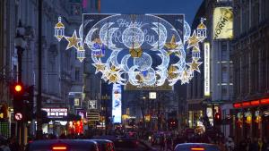 La Avenida Coventry de Londres por primera vez se ilumina por el Mes de Ramadán