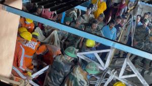 سقوط سقف چاه در هندوستان منجربه مرگ 35 تن شد