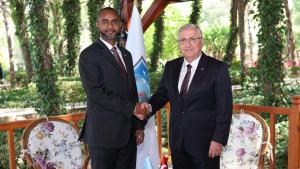 居勒会见索马里国防部长