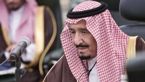 Re dell'Arabia Saudita Salman bin Abdulaziz riceve un trattamento antibiotico