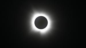 L'eclissi solare totale del 2024 iniziata alle 11:07 in Messico