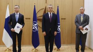 Finlandia y Suecia entregan a la OTAN su solicitud formal de ingreso