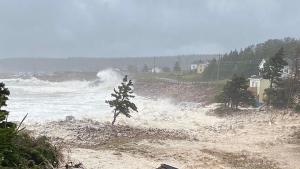 El huracán Ian golpea Florida dejando inundaciones, apagones y daños