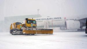 伊斯坦布尔机场航班因暴雪被延误