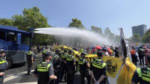 gollandiyediki namayishta  1579 kishi nazaretke élindi