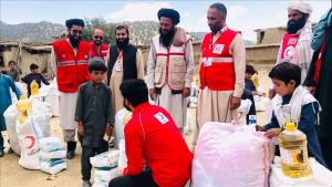 توزیع کمک‌های سازمان هلال احمر ترکیه در بین زلزله‌زدگان در افغانستان