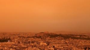Пустиннен прах покри небето над Атина