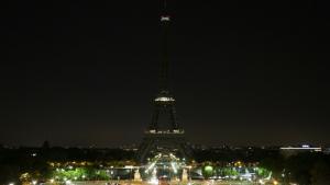 Elsötétült az Eiffel-torony a manchesteri robbantás miatt