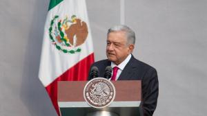 مکسیکو: امریکا باید اخراجوونکي ناقانونه مهاجر خپلو هیوادونو ته ولیږي