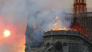 Incendio en la emblemática catedral de Notre Dame