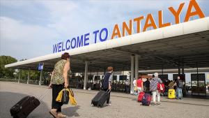 Bu il Antalyaya gәlәn xarici turistlәrin sayı yeddi milyonu keçib