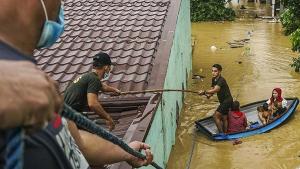 Al menos un muerto por el tifón Noru en Tailandia