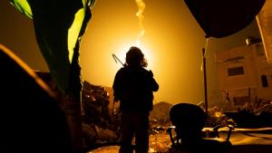 سرباز اسرائیلی یک نسخه از قرآن کریم را سوزاند