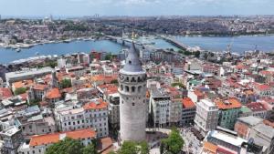 استنبول کا گلاتا ٹاور دوبارہ سے اپنے شوقین سے ہمکنار