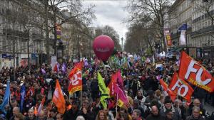 Portavoz señala que el Gobierno de Francia no dará marcha atrás en reforma a las pensiones
