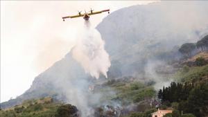 L'incendio boschivo scoppiato nei pressi di Napoli è stato messo sotto controllo