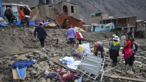 Decenas de muertos y heridos por deslizamientos de tierra en Perú