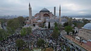 დღეს მუსლიმები თურქეთში და მსოფლიოს ბევრ ქვეყანაში რამადანის ბაირამს ზეიმობენ