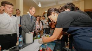 Херцогът на Единбург принц Едуард се срещна с турски младежи...