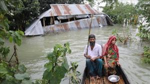 Bangladeşta köçle su basu