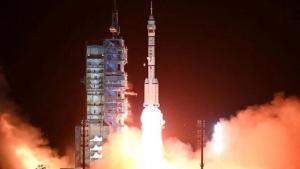 中国宇航员成功抵达“天宫”空间站