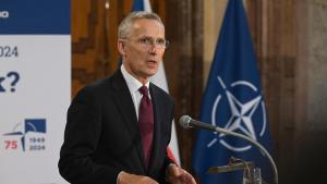 Stoltenberg Ukraina NATO qurollaridan foydalanishi kerakligini aytdi