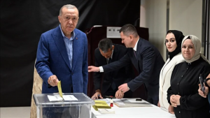 Ο Ερντογάν ψήφισε στην Ιστάνμπουλ για τον δεύτερο γύρο των προεδρικών εκλογών