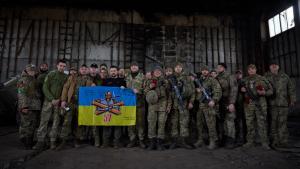 اعطای نشان دولتی به سربازان اوکراینی خط مقدم جبهه نبرد باهمومت