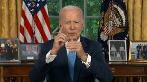 Biden promulgó la ley que elimina el riesgo de impago de la deuda de EE.UU.