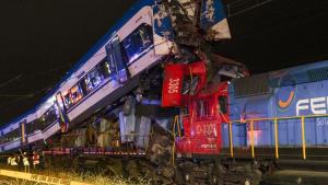 چلی میں ایک مسافر ٹرین مال بردار ٹرین سے ٹکرا گئی