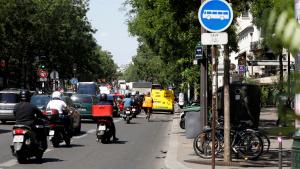 封城前大批民众逃离巴黎导致交通拥堵