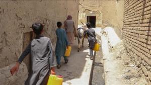 دفتر سازمان بین‌المللی مهاجرت در ولایت غور افغانستان بسته‌های غذایی توزیع کرد