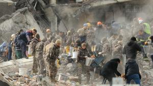 世界各国纷纷行动起来帮助土耳其抗震救灾