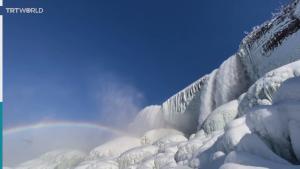 کمان رستم در آبشار پوشیده از برف نیاگارا