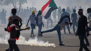 سوڈان، دارالحکومت خرطوم سمیت اطراف کے شہروں  مین فوجی انتظامیہ کے خلاف مظاہرے دوبارہ  سے شروع