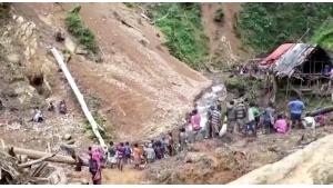 Peste 100 de persoane îngropate sub pământ după alunecările de teren în Papua Noua Guinee