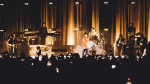 La famosa banda británica Arctic Monkeys dio un concierto en Estambul
