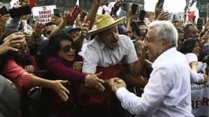Obrador celebra cuarto año como presidente de México con reunión masiva de simpatizantes