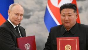 Россиянын президенти  Кореяда Ким Чен Ын менен жолугушту