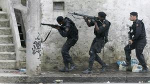 巴西警方里约贫民区清剿毒贩行动致10人死亡