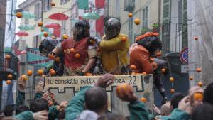 Italia, tradizionale festival della battaglia delle arance