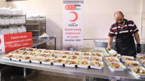 توزیع غذای گرم در غزه توسط سازمان هلال احمر ترکیه