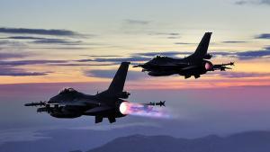 türkiye armiyesi térrorchilarning iraqning shimalidiki uwilirini bombardiman qildi