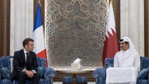 دیدار امیر قطر با رئیس‌جمهور فرانسه در دوحه