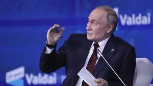 Vladimir Putin Donald Trampın prezident seçilməsi ilə əlaqəli danışıb