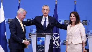 Швеция мен Финляндия НАТО-ға кіруі туралы хаттамаларға қол қойды
