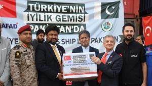 Turkiya Pokistonga 900 tonna insonparvarlik yordami yubordi